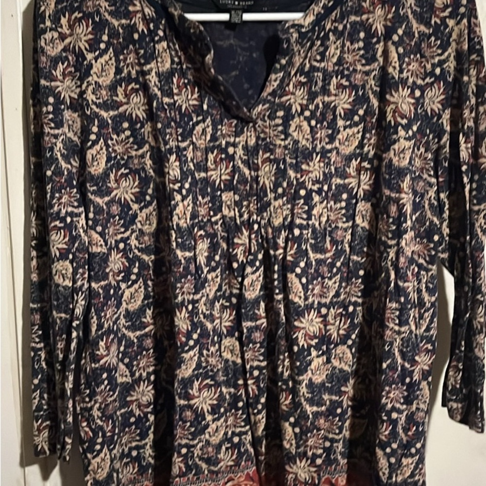 Floral Navy and Cream Women's TopLucky Brand 3/4 length sleeved, flowy tunic.